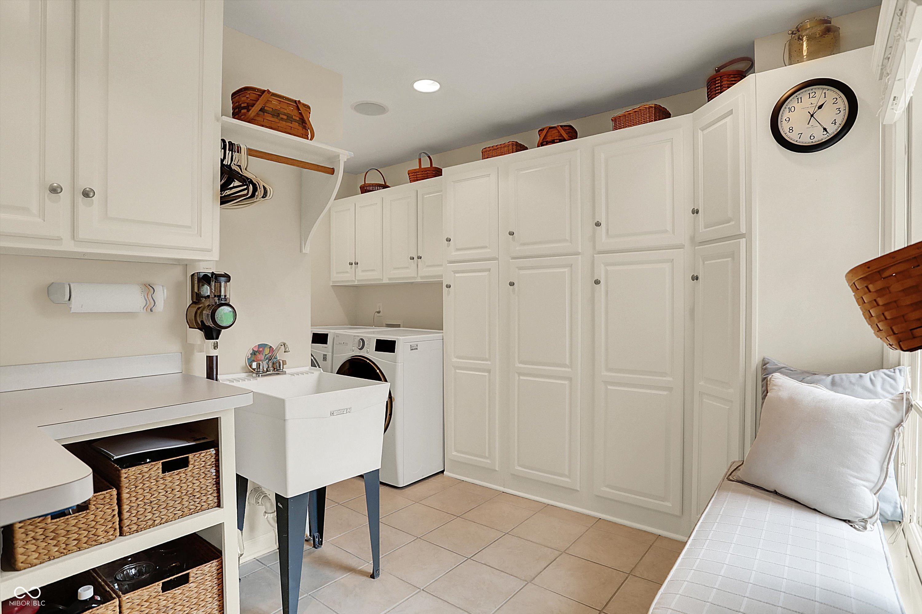 915 Williamsburg Lane