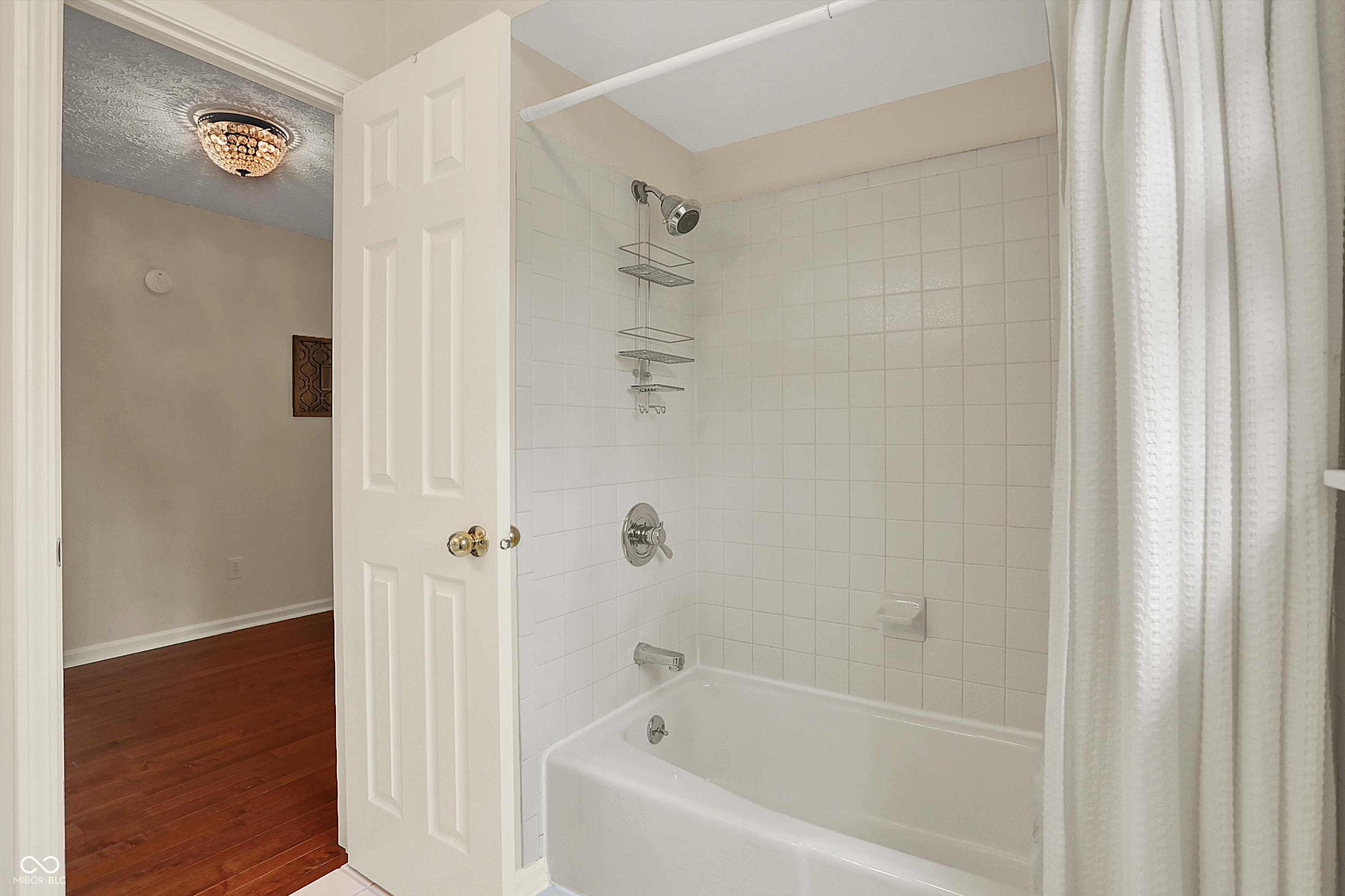 915 Williamsburg Lane
