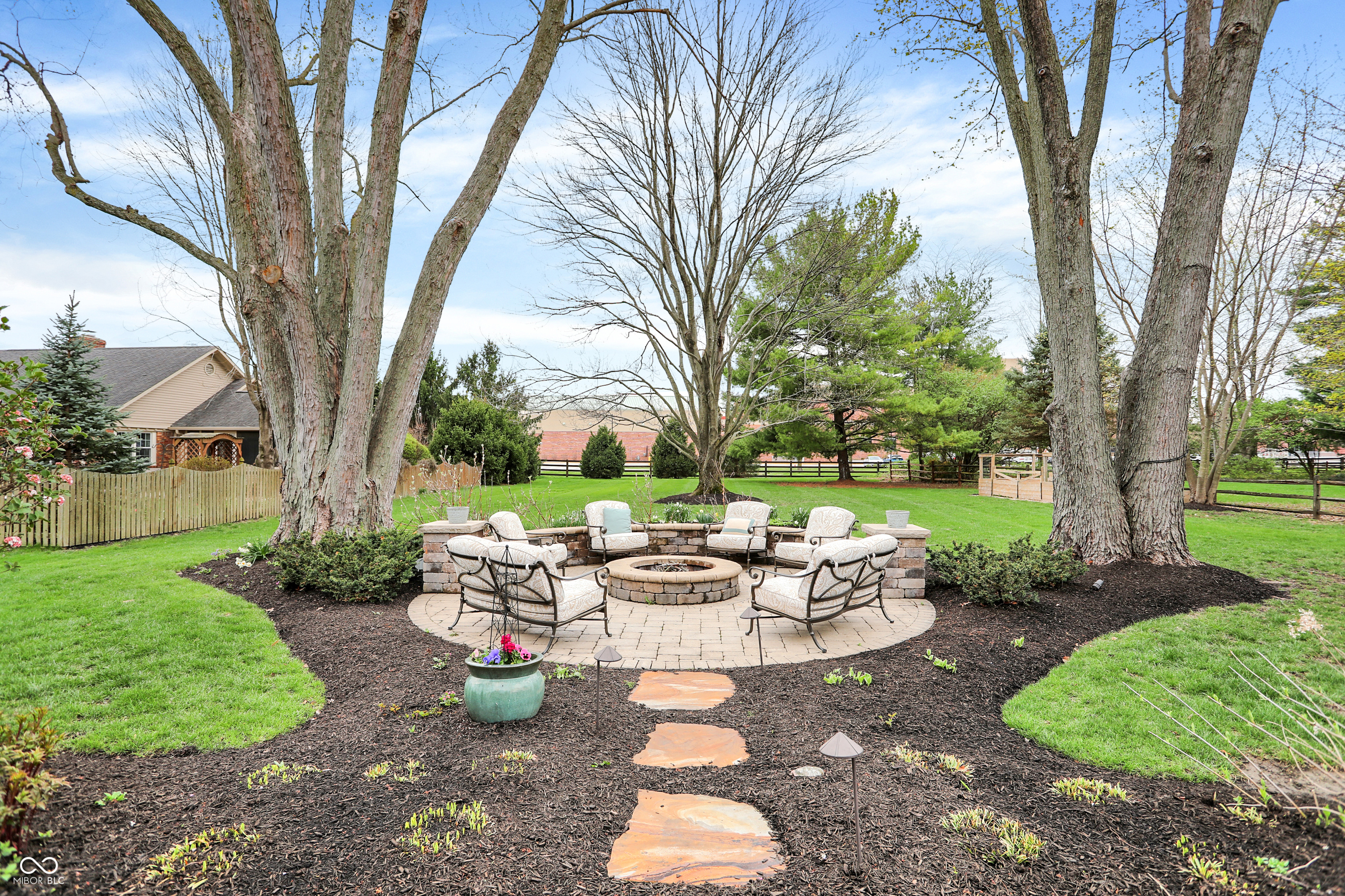 915 Williamsburg Lane