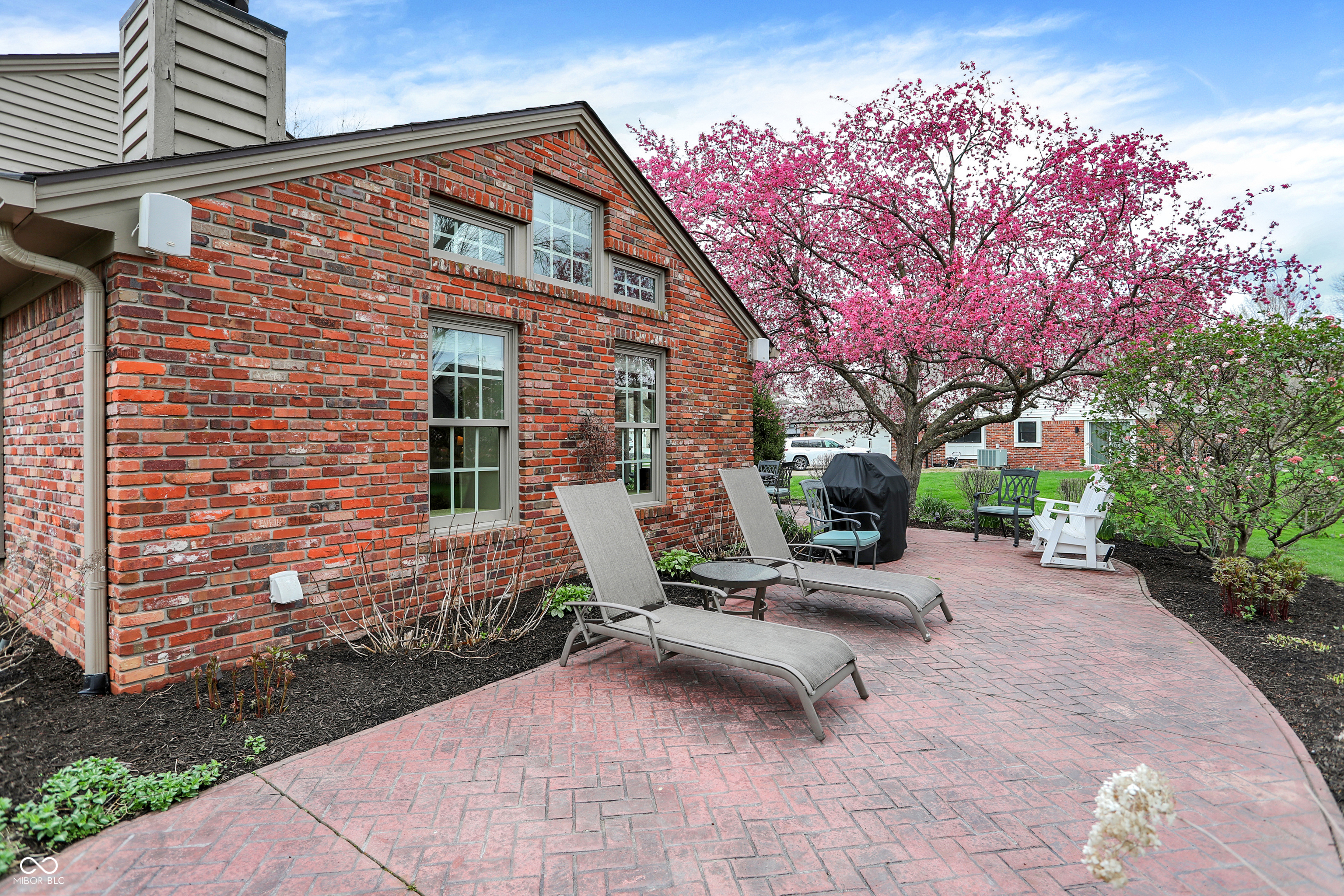 915 Williamsburg Lane