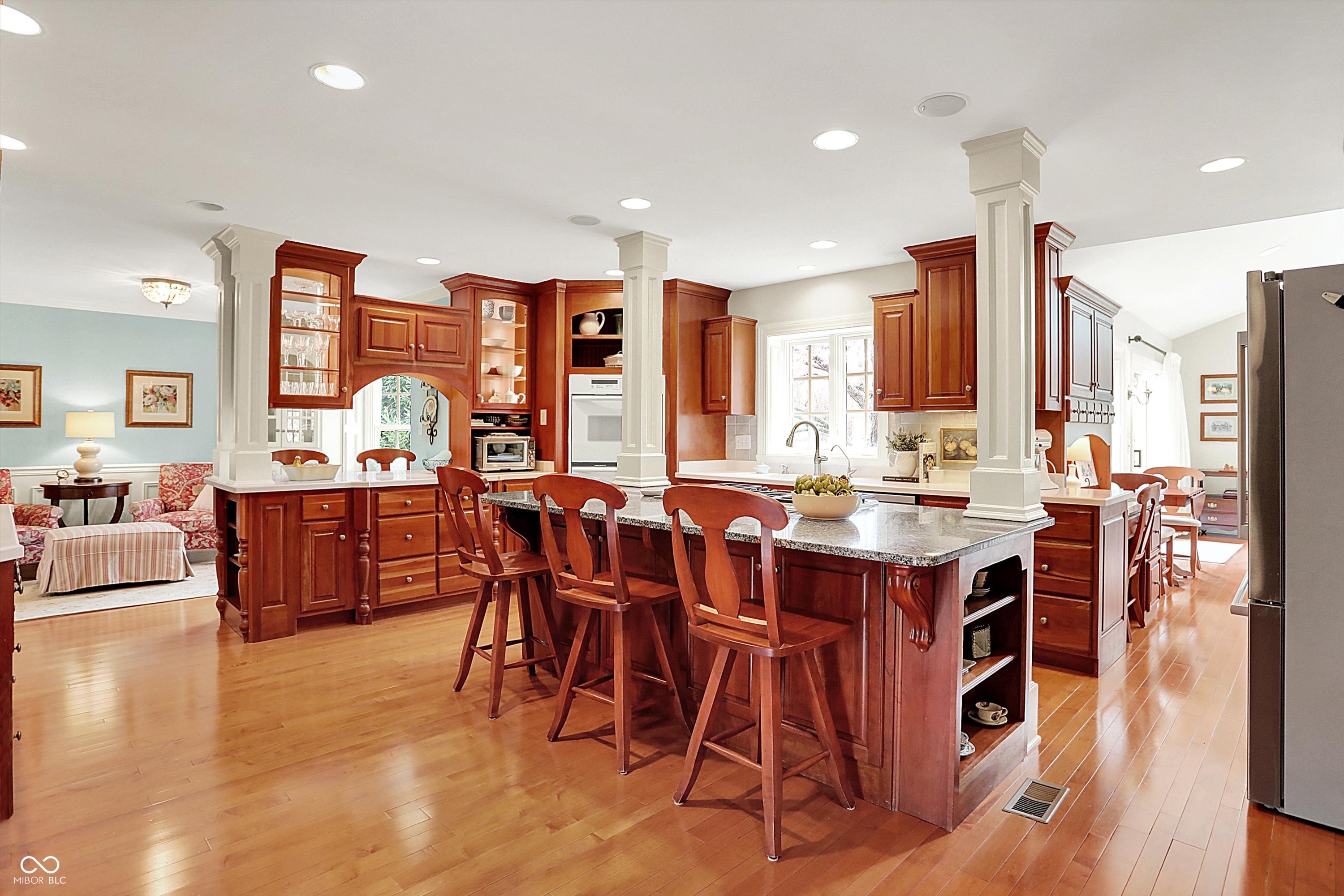 915 Williamsburg Lane