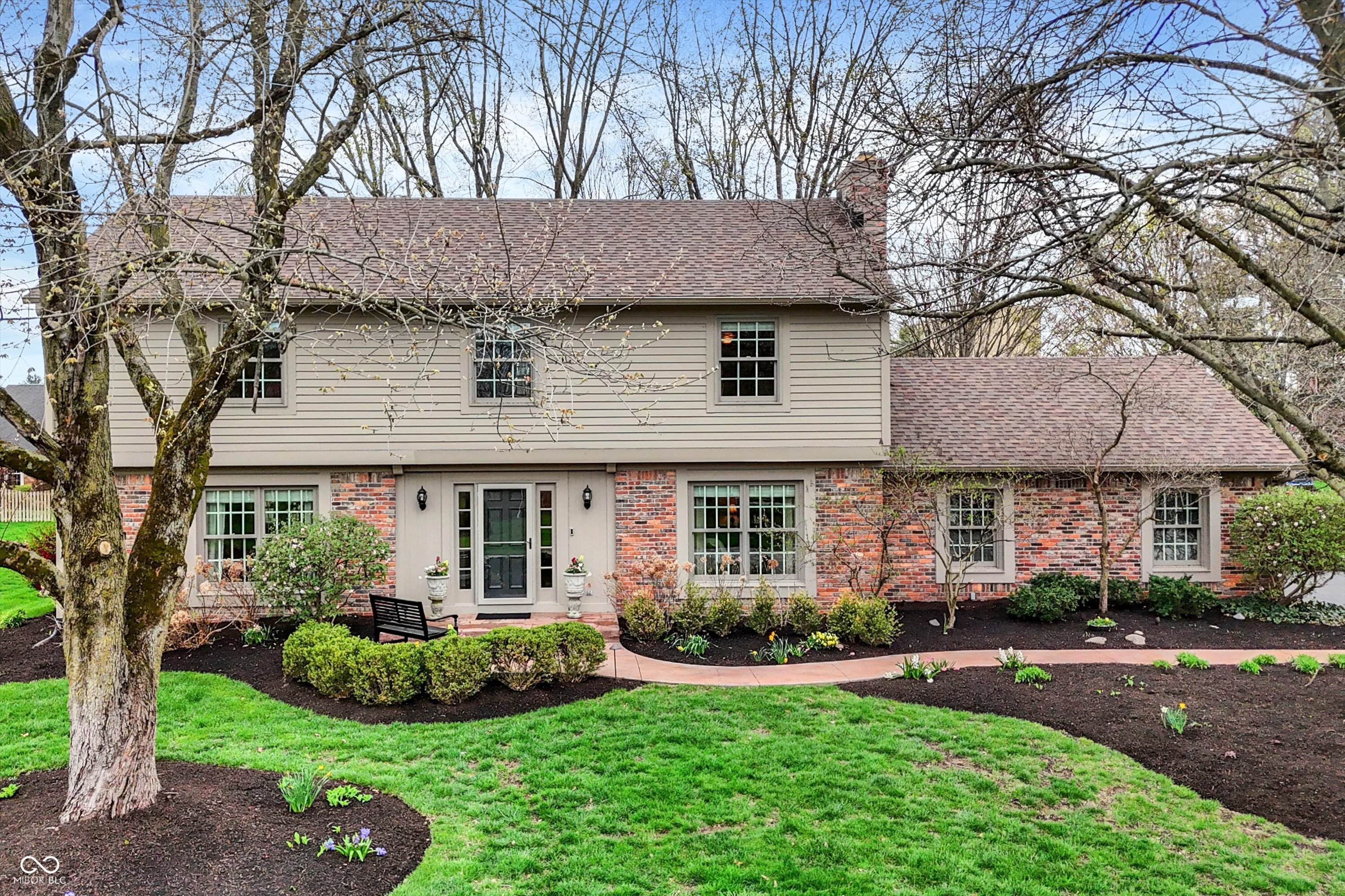 915 Williamsburg Lane