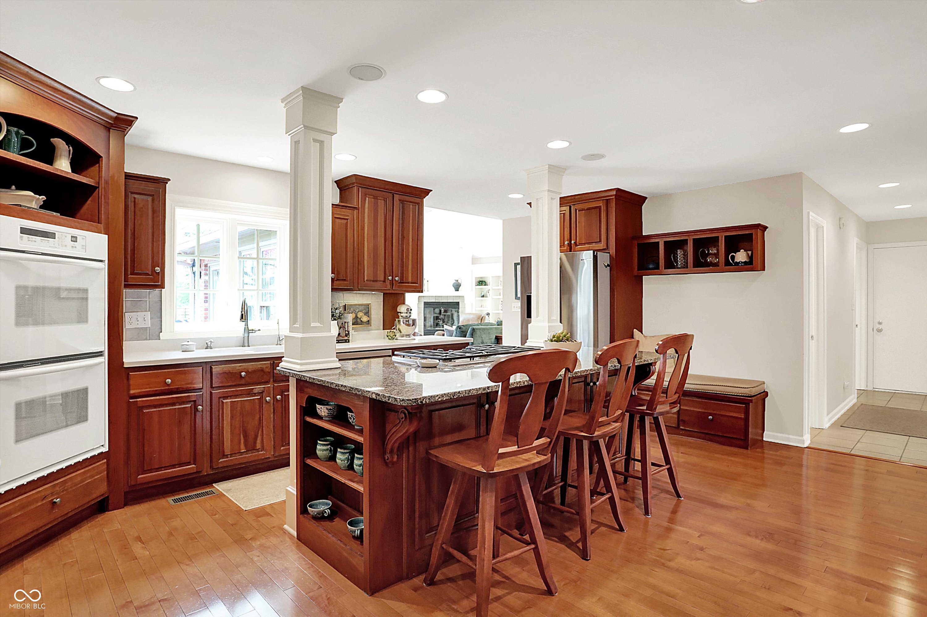 915 Williamsburg Lane