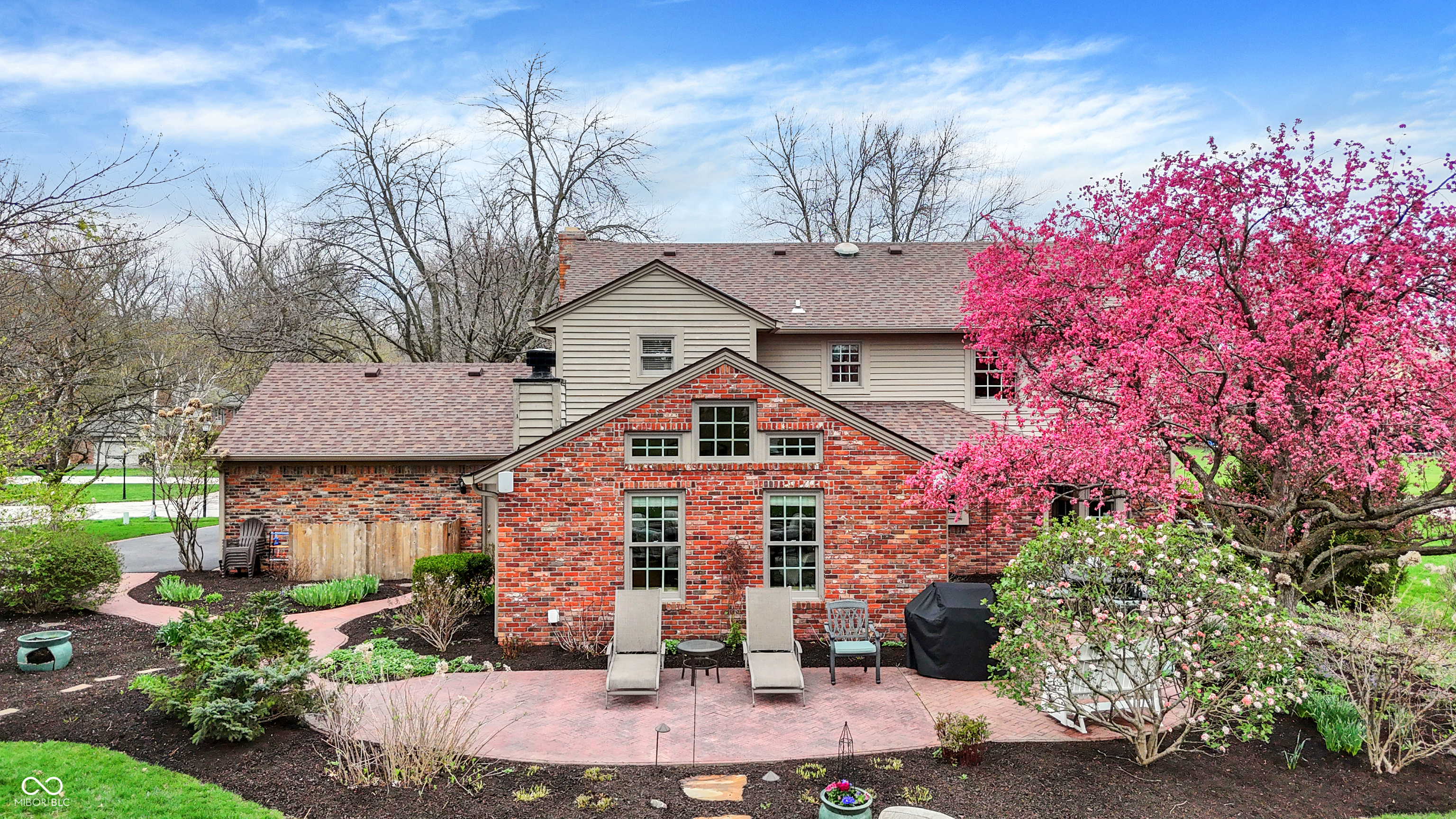 915 Williamsburg Lane