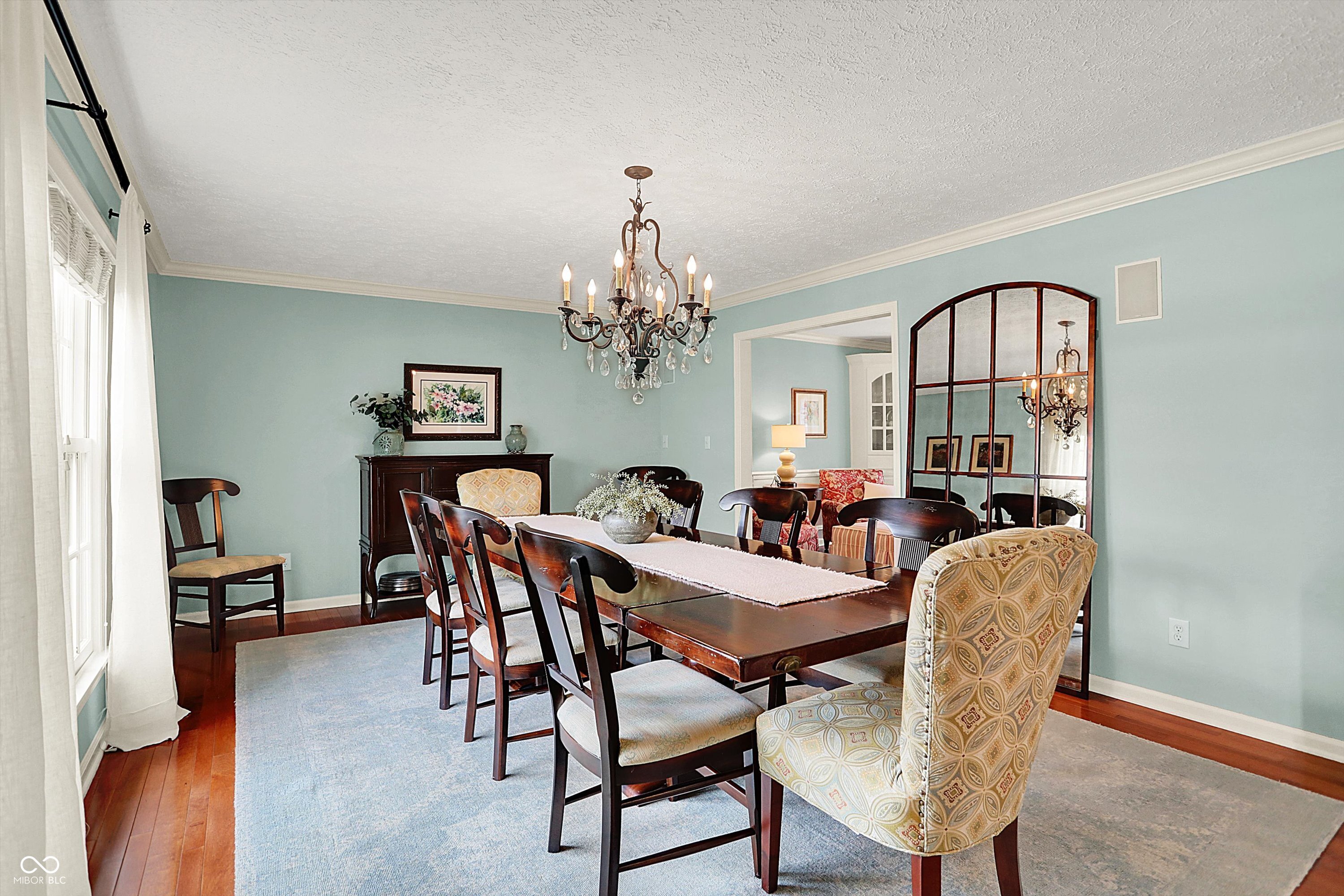 915 Williamsburg Lane