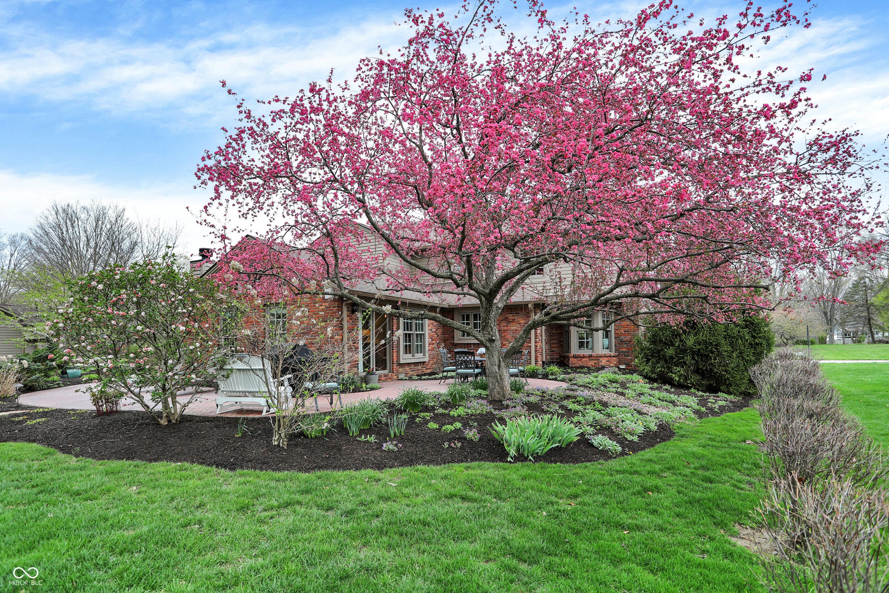 915 Williamsburg Lane
