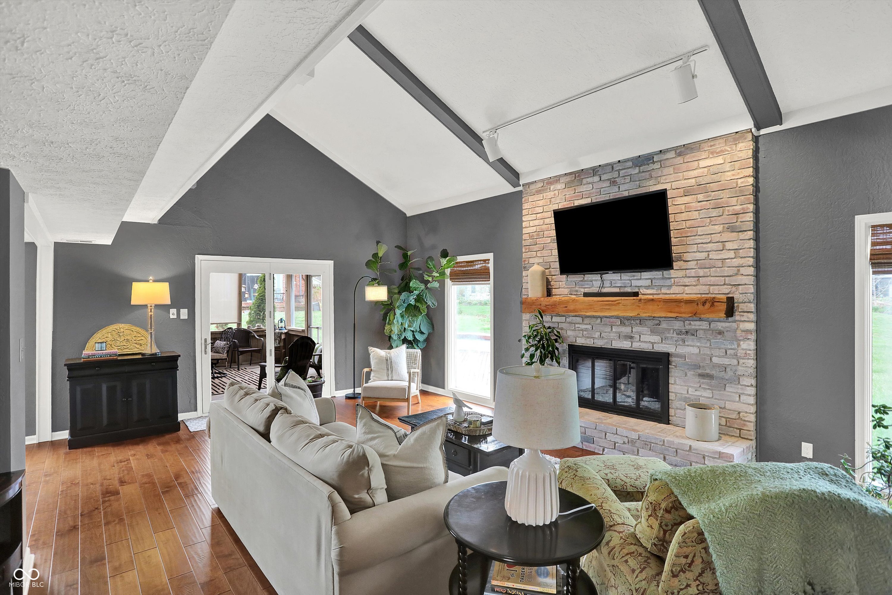 825 Mulberry Street