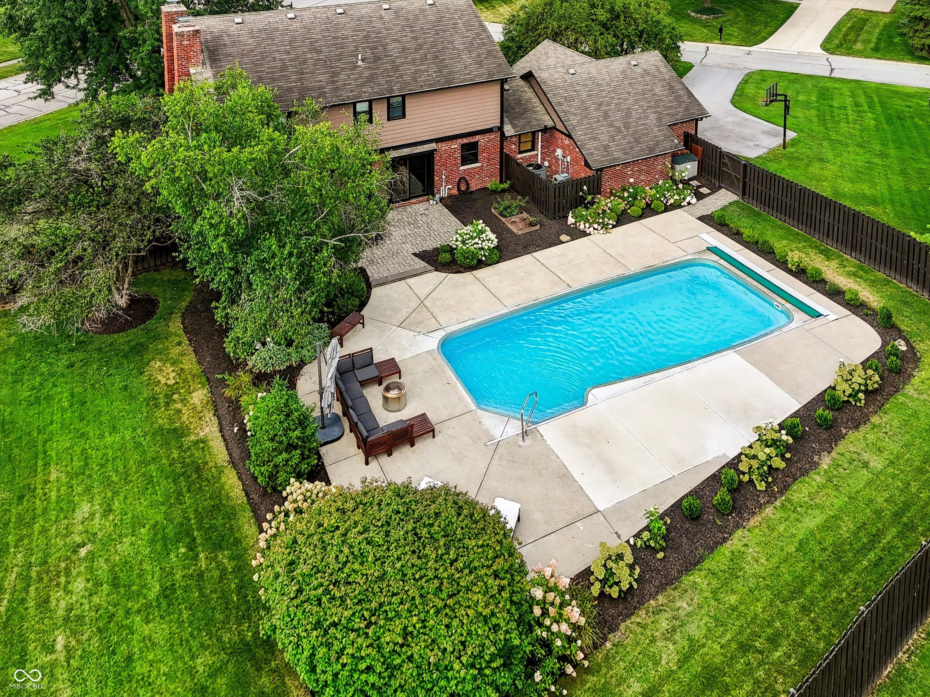 1210 Governors Lane