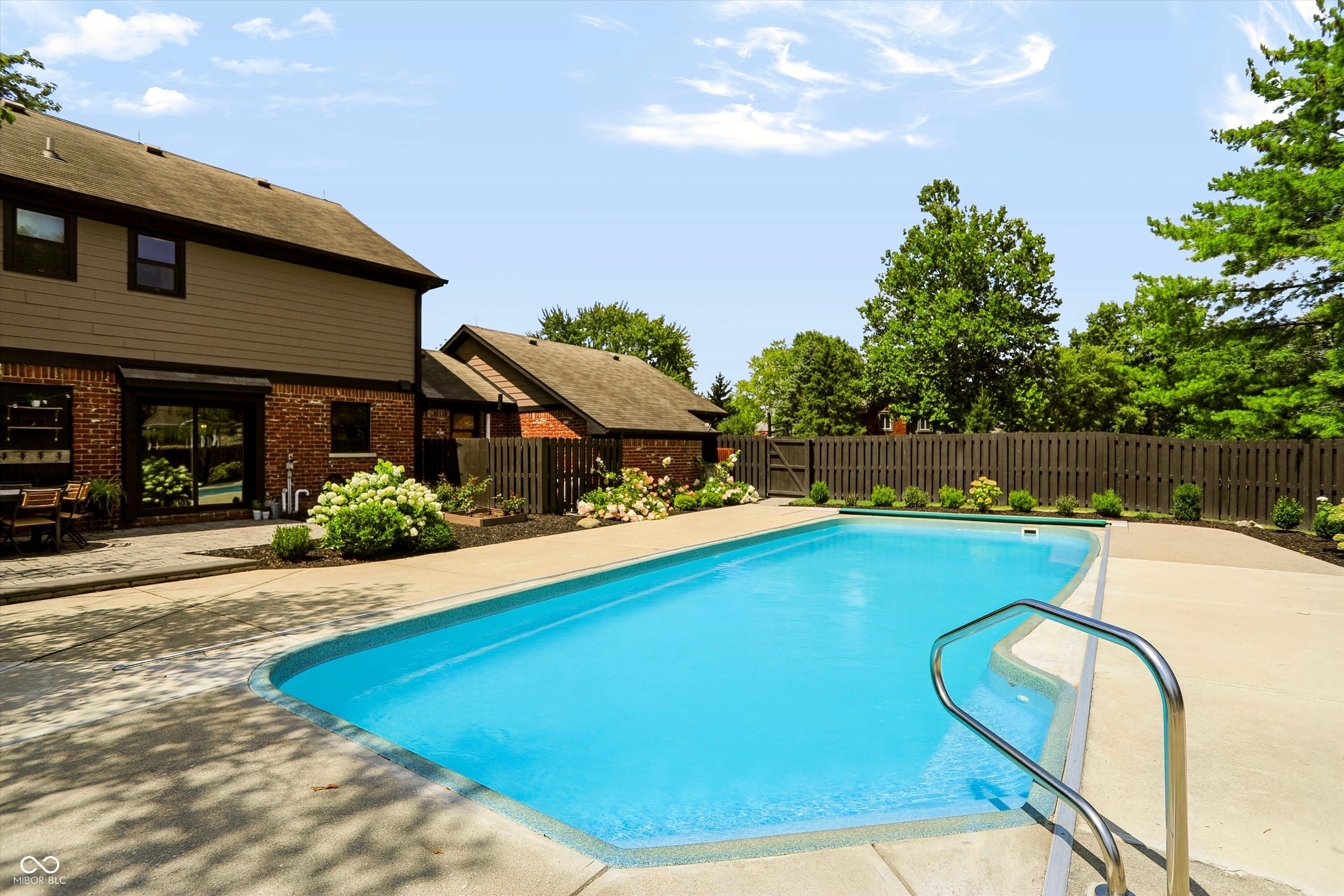 1210 Governors Lane