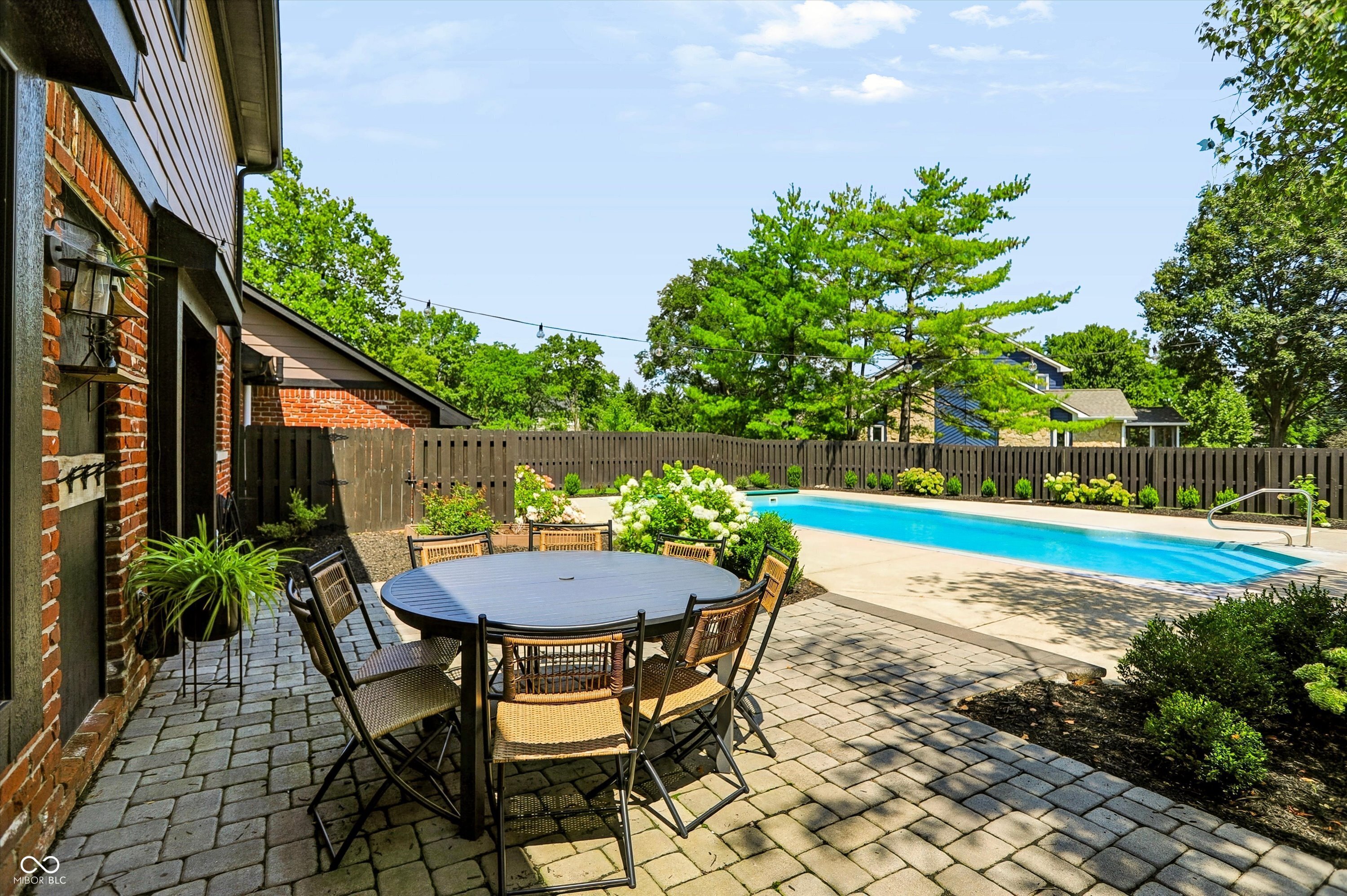 1210 Governors Lane