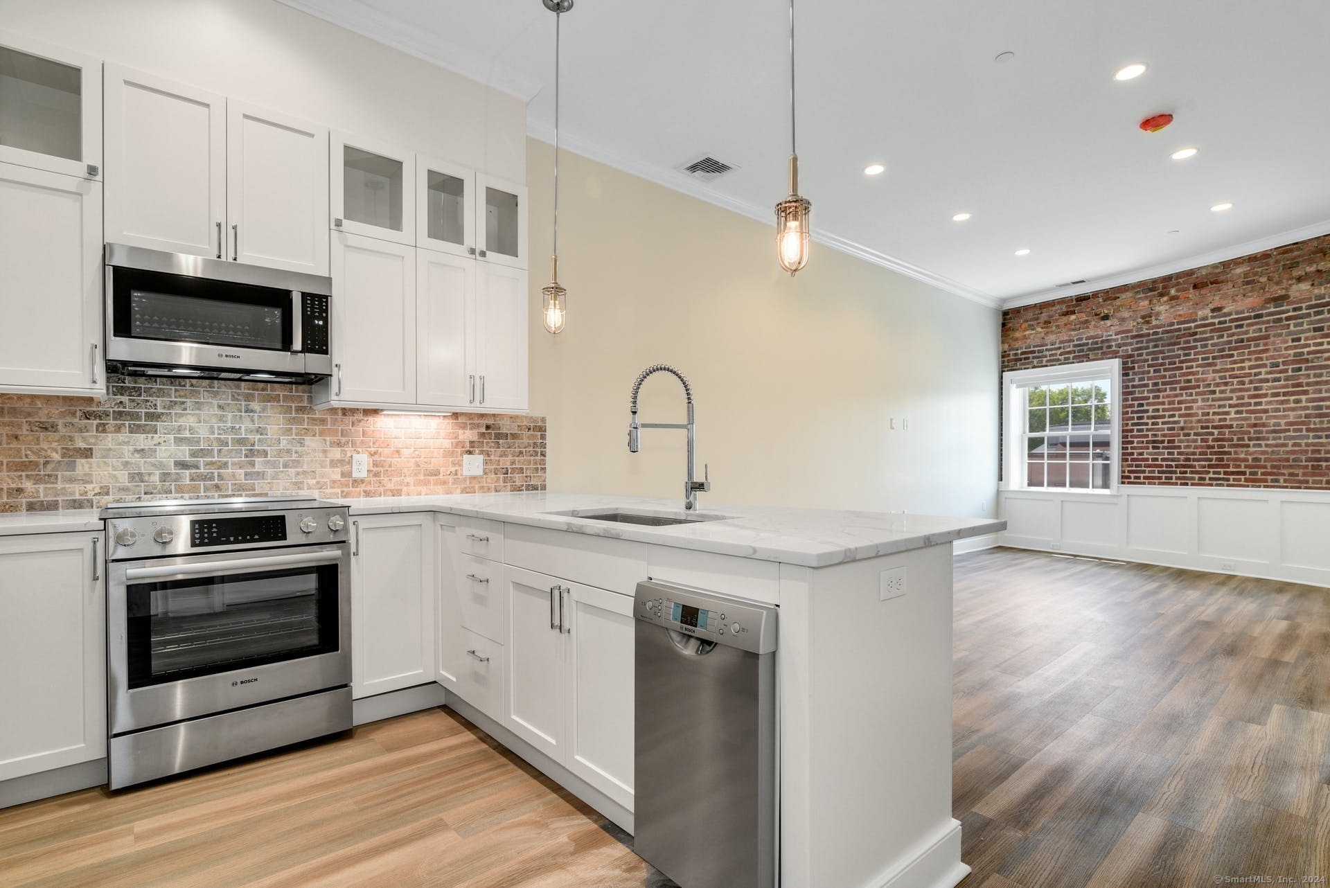 1077 Post Road 1