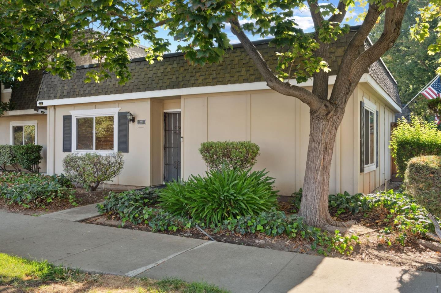 227 Incline WAY