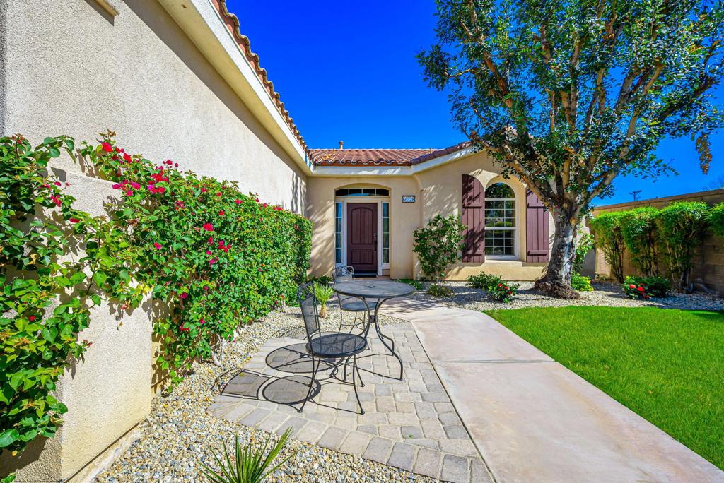 60328 Desert Shadows Drive