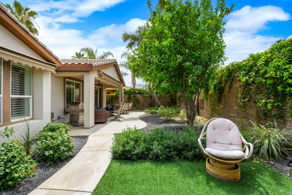 60477 Desert Shadows Drive