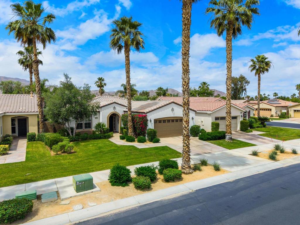 60477 Desert Shadows Drive