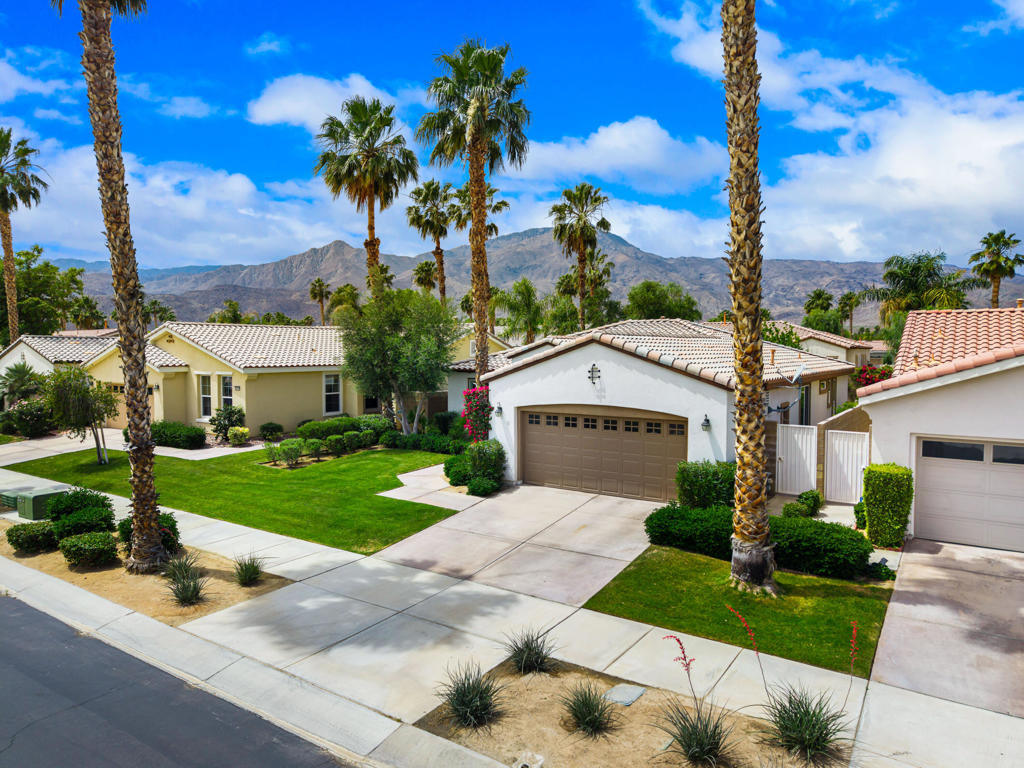 60477 Desert Shadows Drive