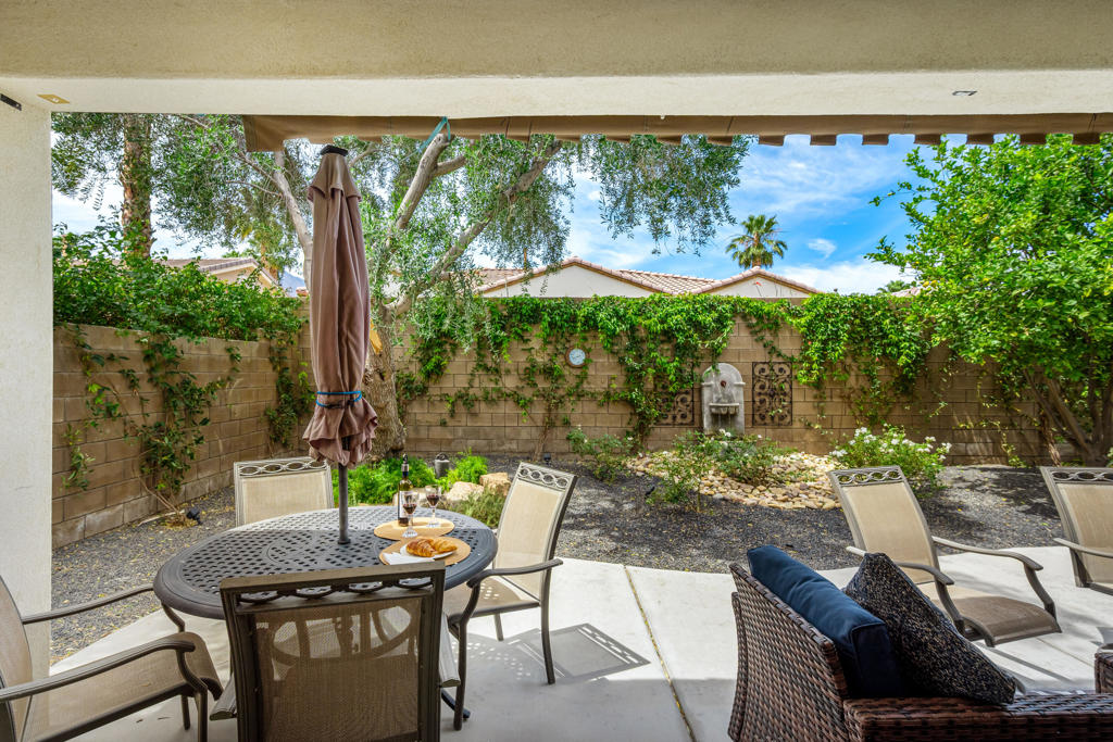 60477 Desert Shadows Drive