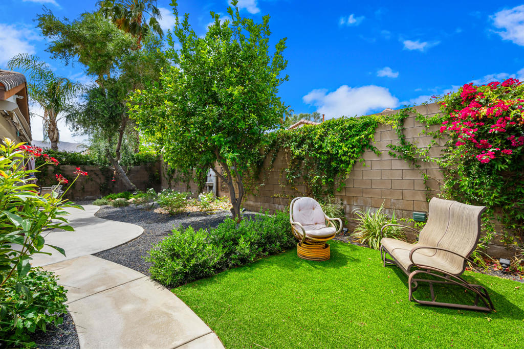 60477 Desert Shadows Drive