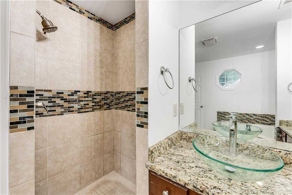 2520 Laurel Circle NW