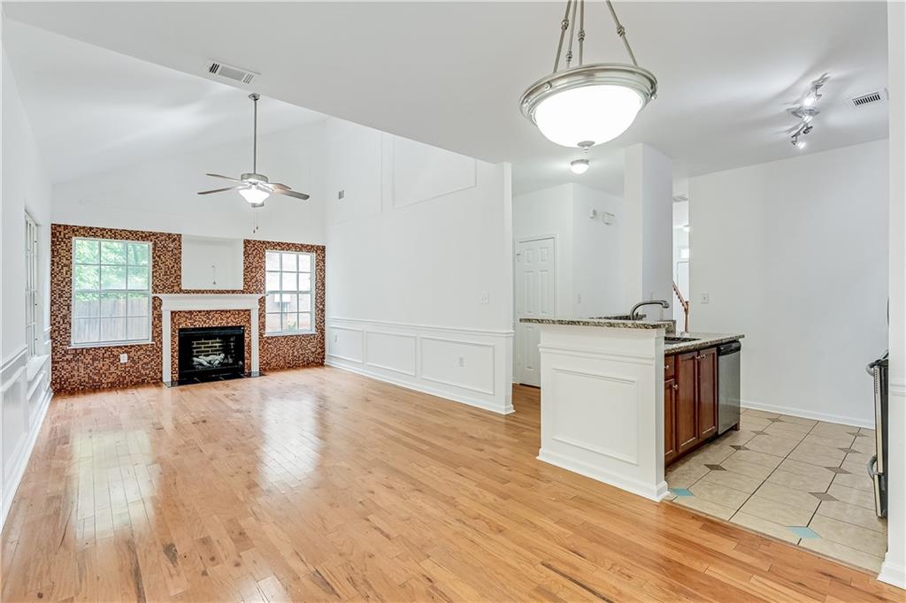 2520 Laurel Circle NW