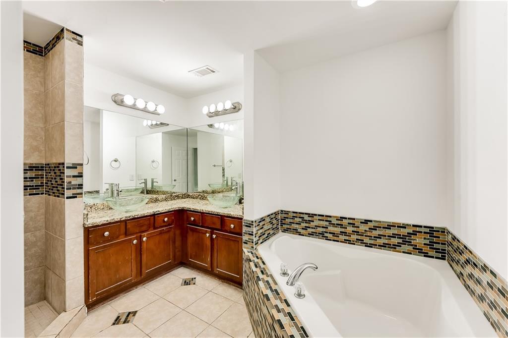 2520 Laurel Circle NW