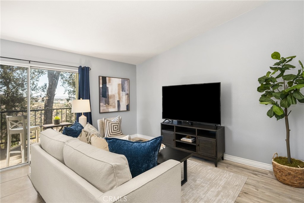 2564 Avenida Del P201