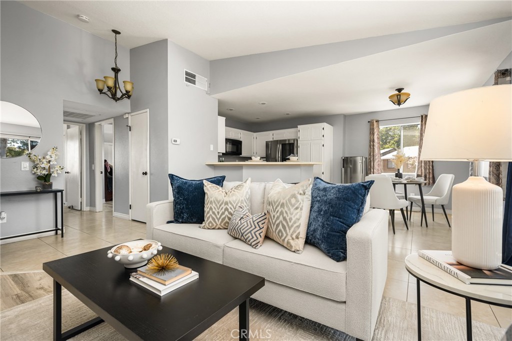 2564 Avenida Del P201