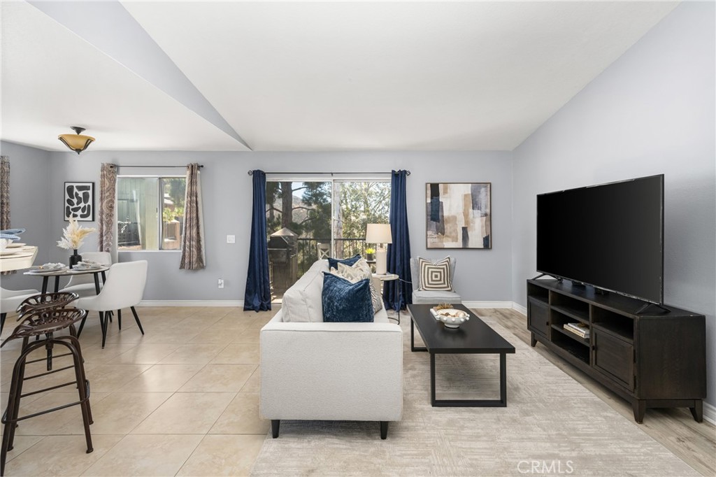 2564 Avenida Del P201