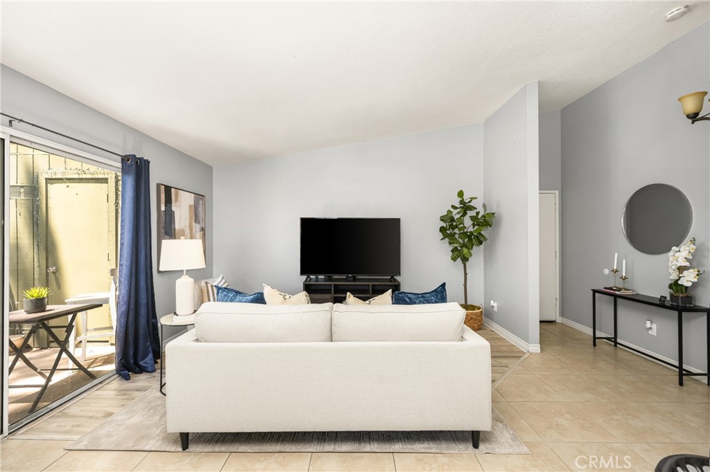 2564 Avenida Del P201