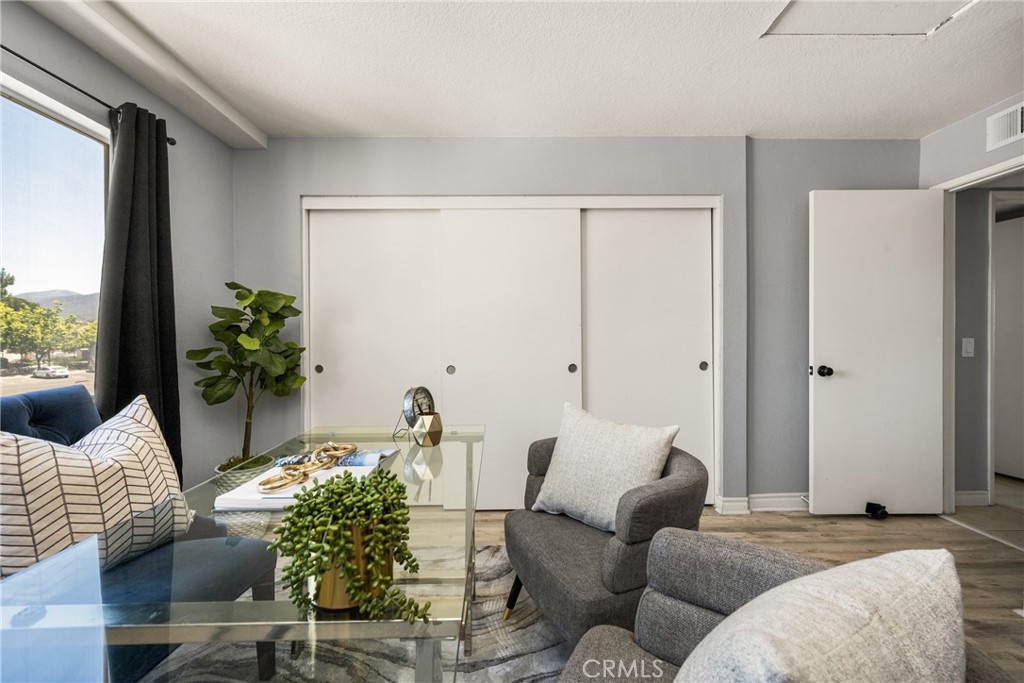 2564 Avenida Del P201