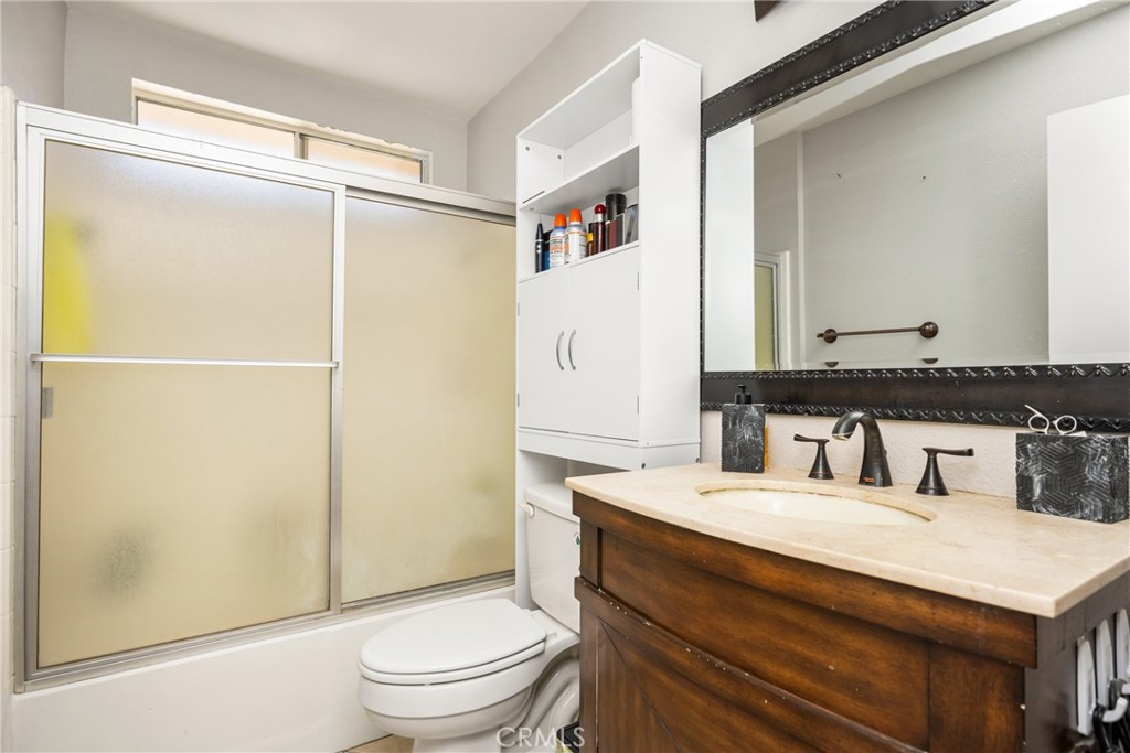 2564 Avenida Del P201