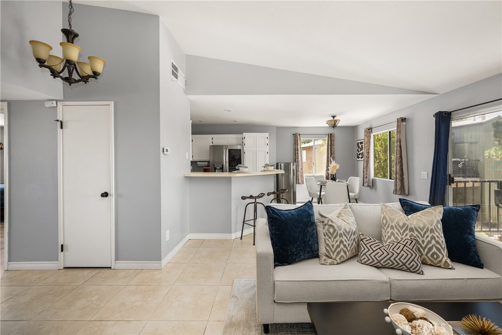 2564 Avenida Del P201