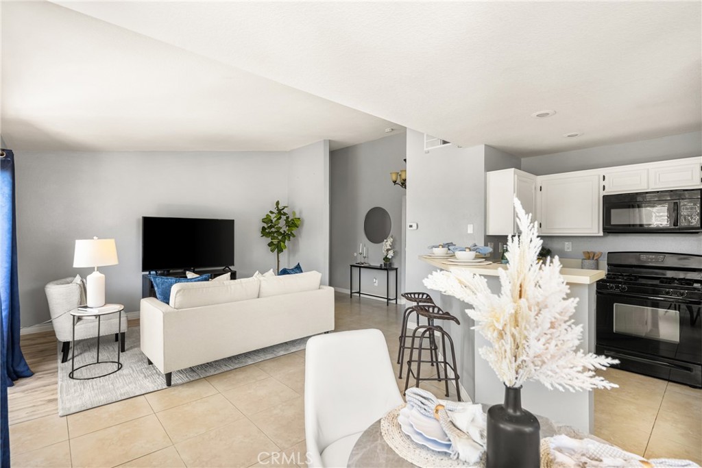 2564 Avenida Del P201