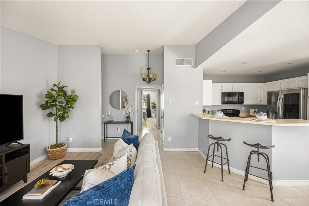 2564 Avenida Del P201