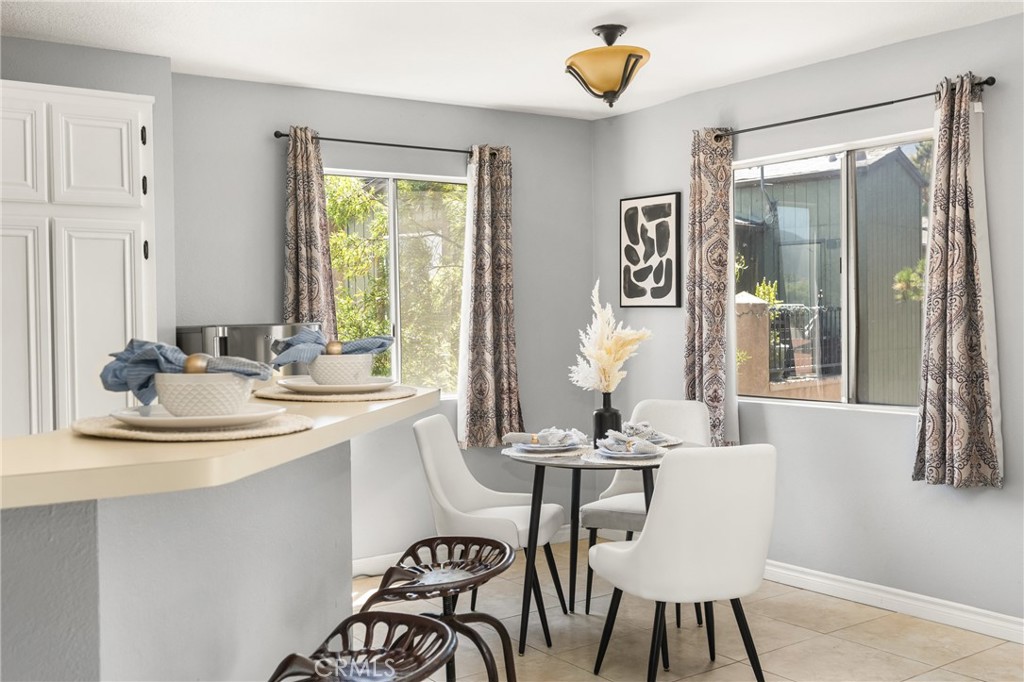 2564 Avenida Del P201