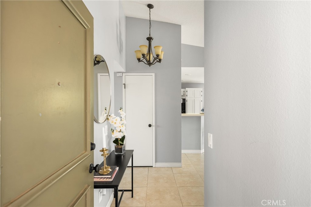 2564 Avenida Del P201