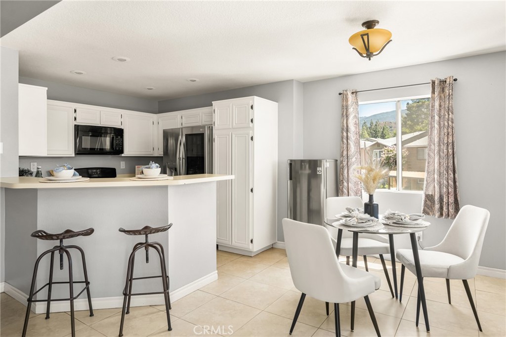 2564 Avenida Del P201