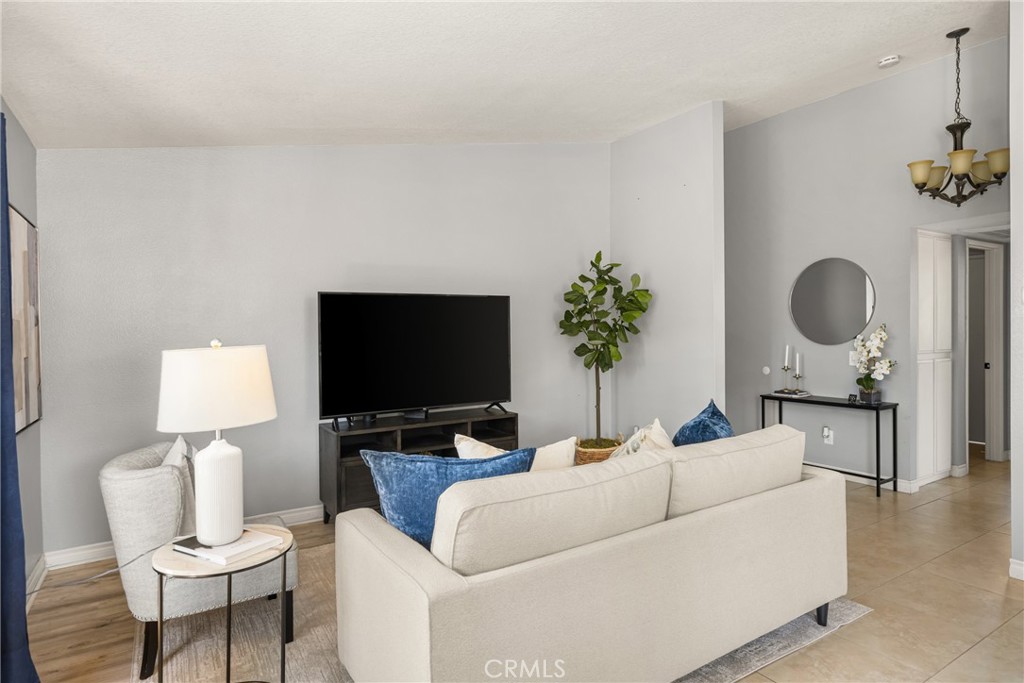 2564 Avenida Del P201