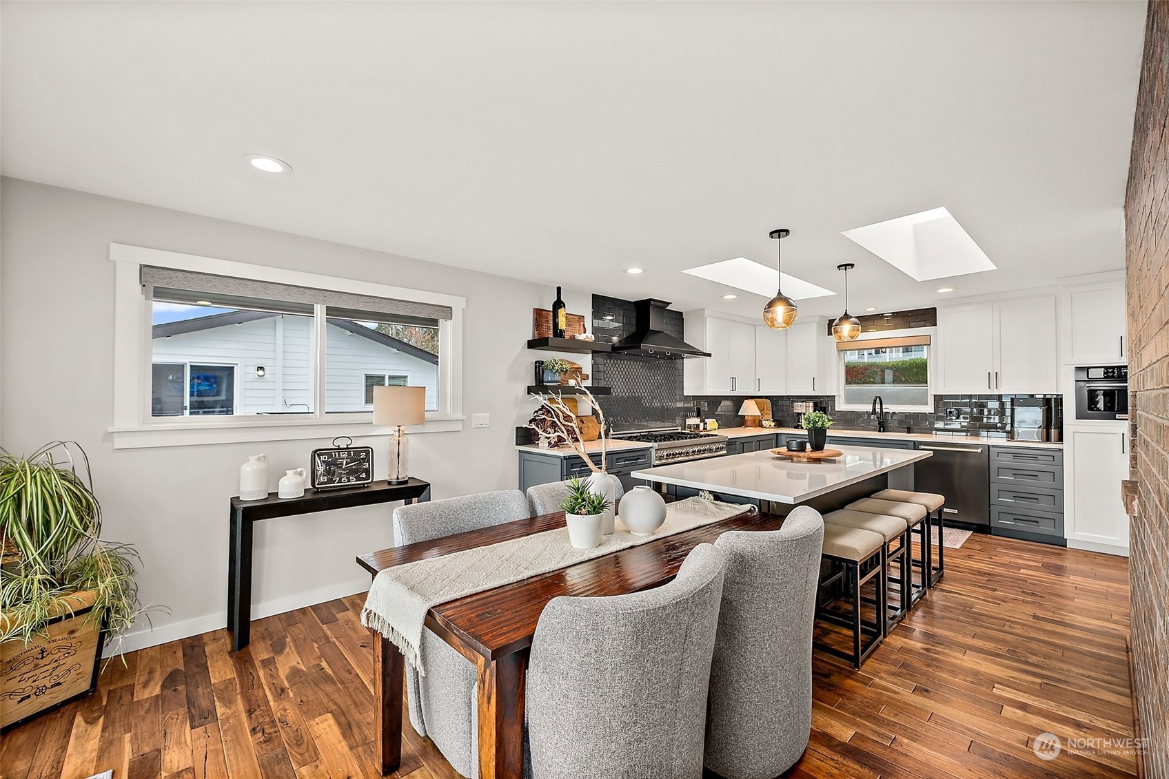 6823 Soundview Drive