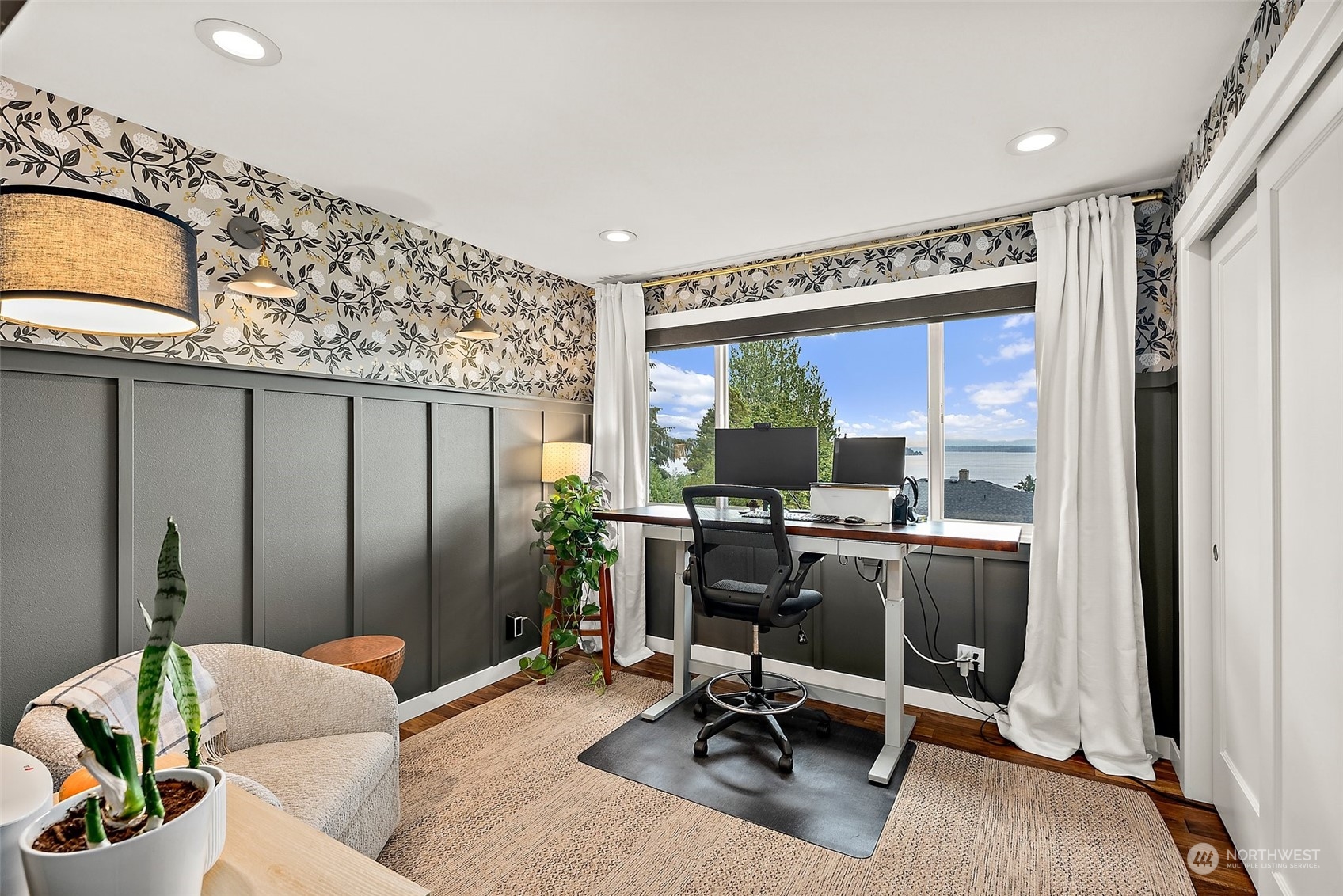 6823 Soundview Drive