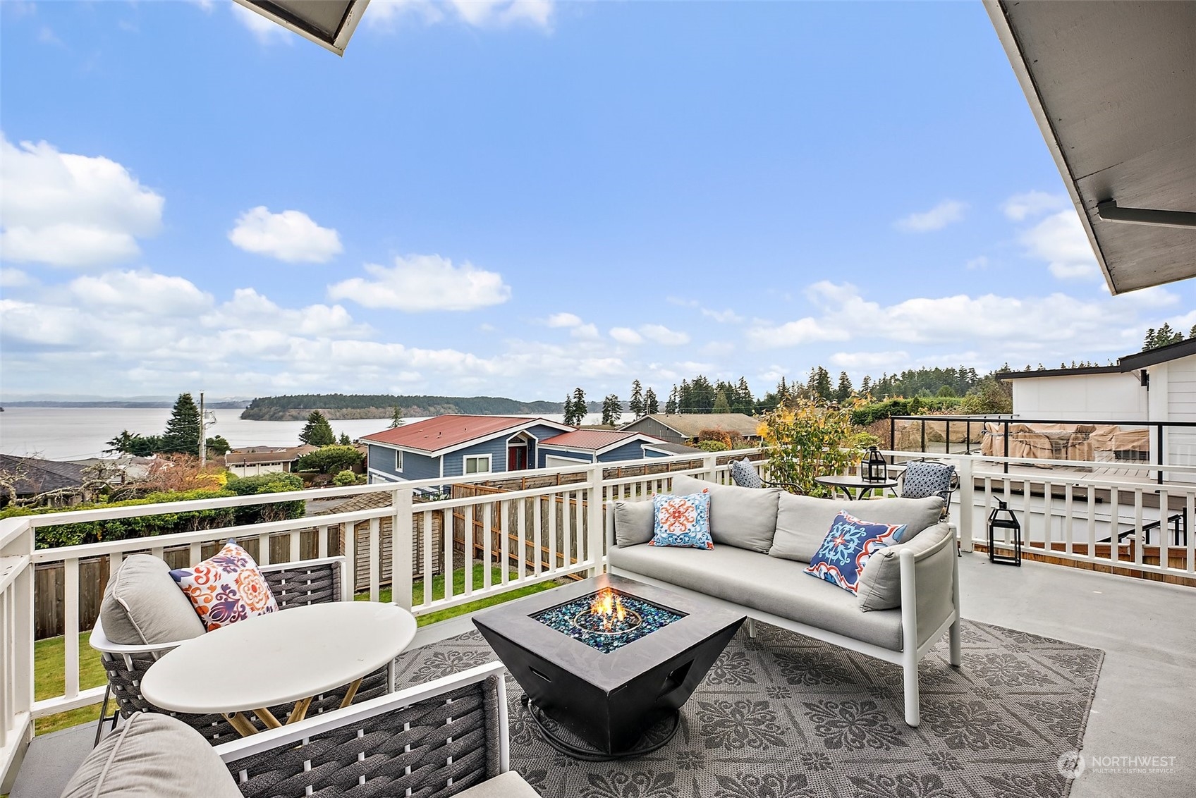 6823 Soundview Drive