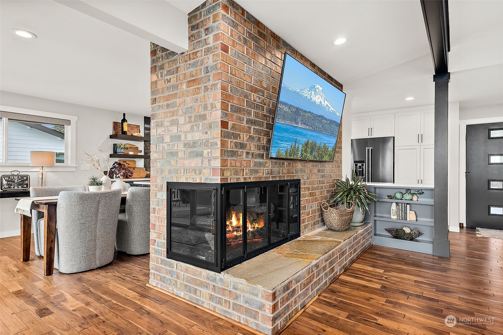 6823 Soundview Drive