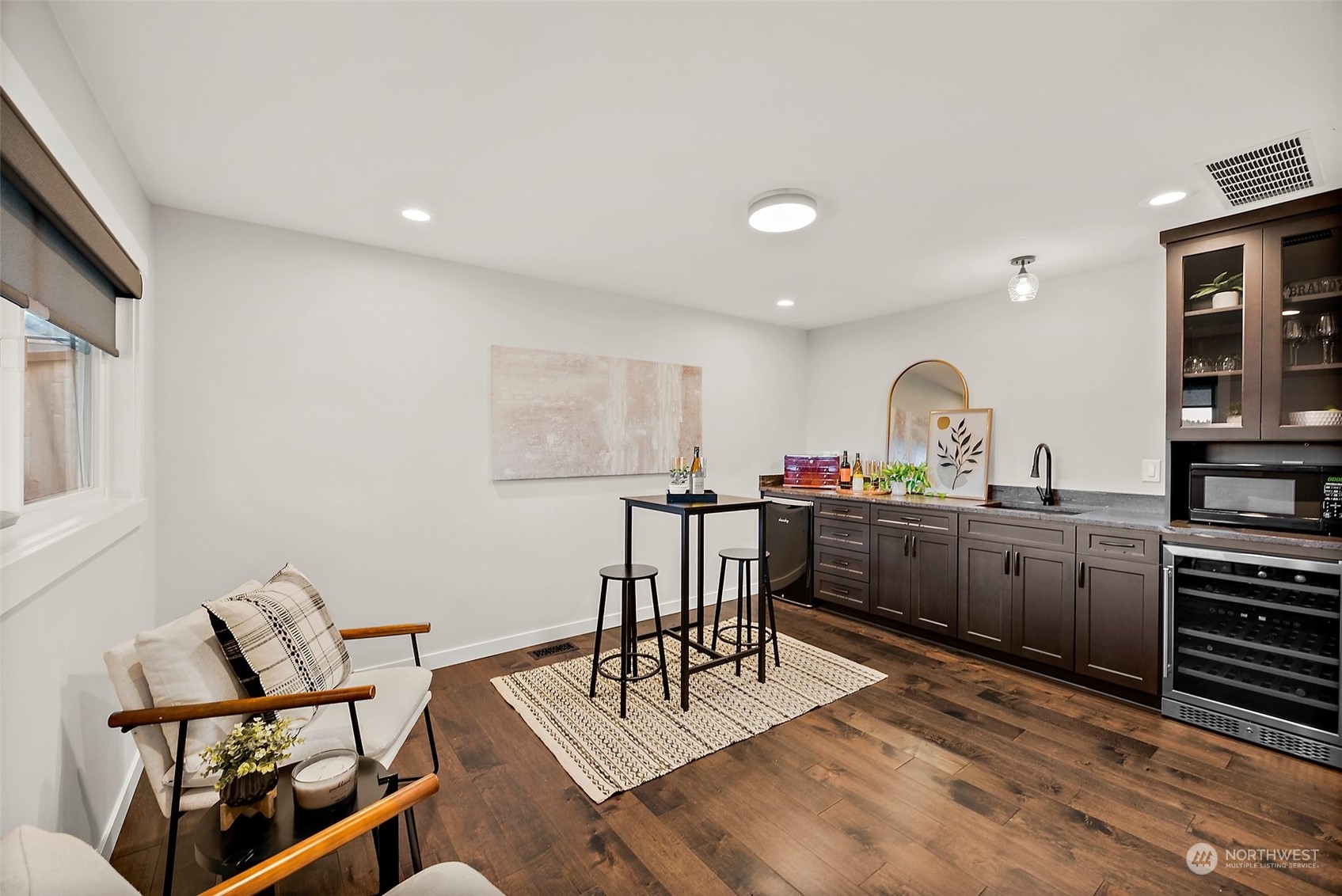 6823 Soundview Drive