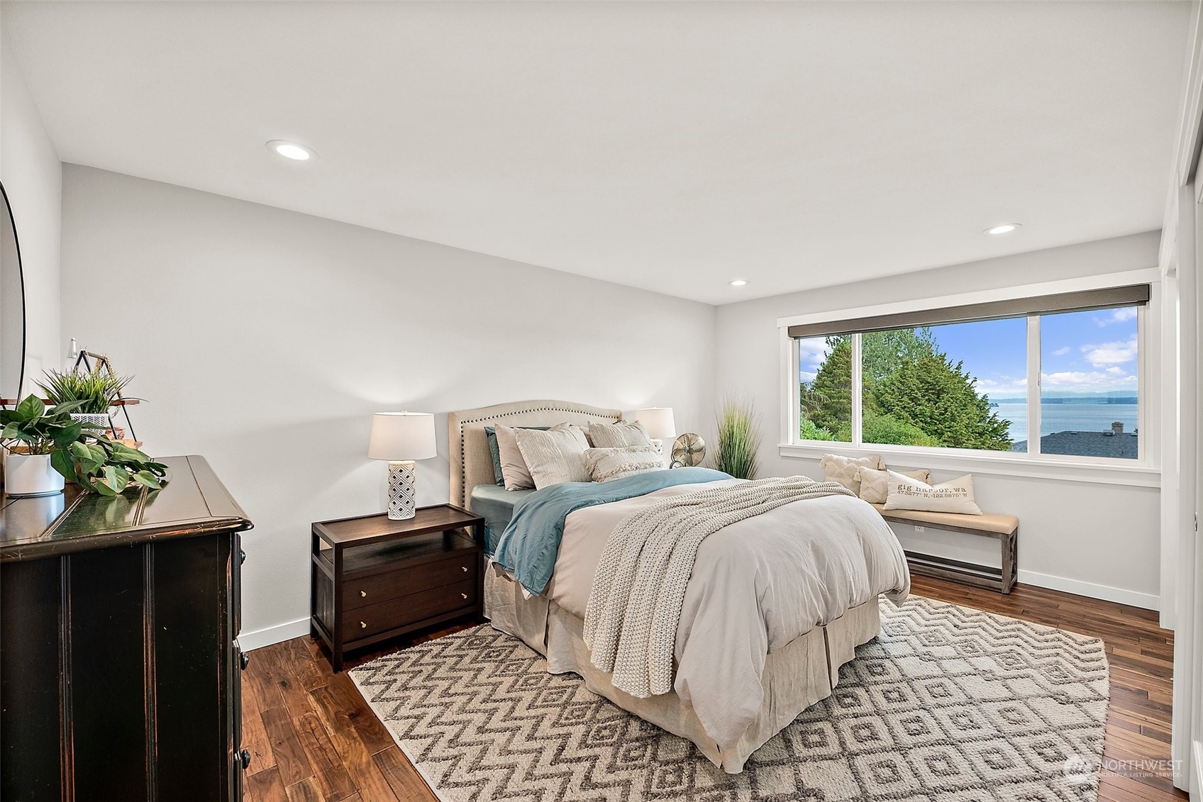 6823 Soundview Drive