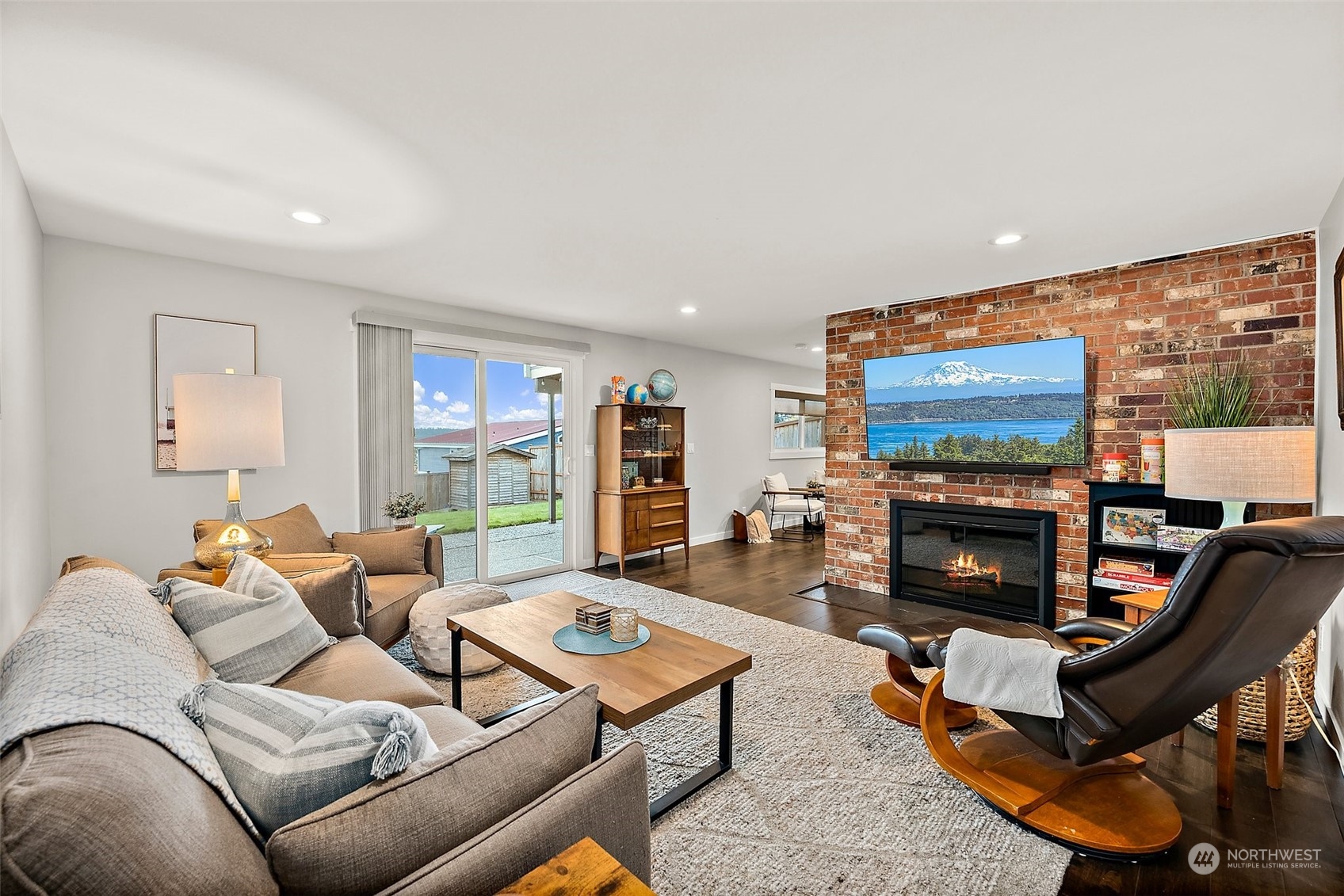 6823 Soundview Drive