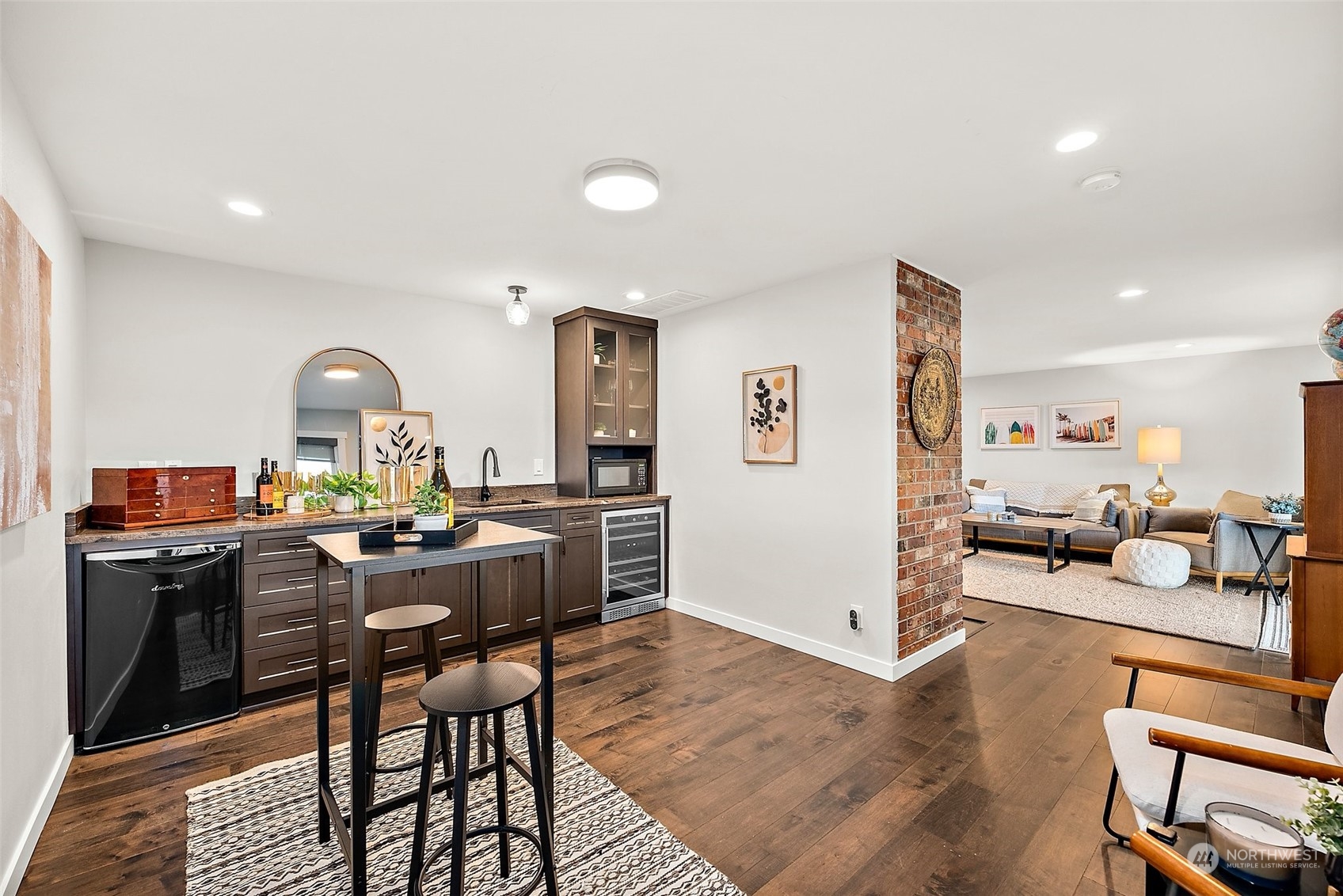 6823 Soundview Drive