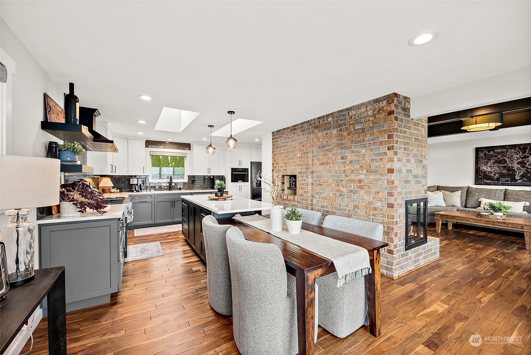 6823 Soundview Drive