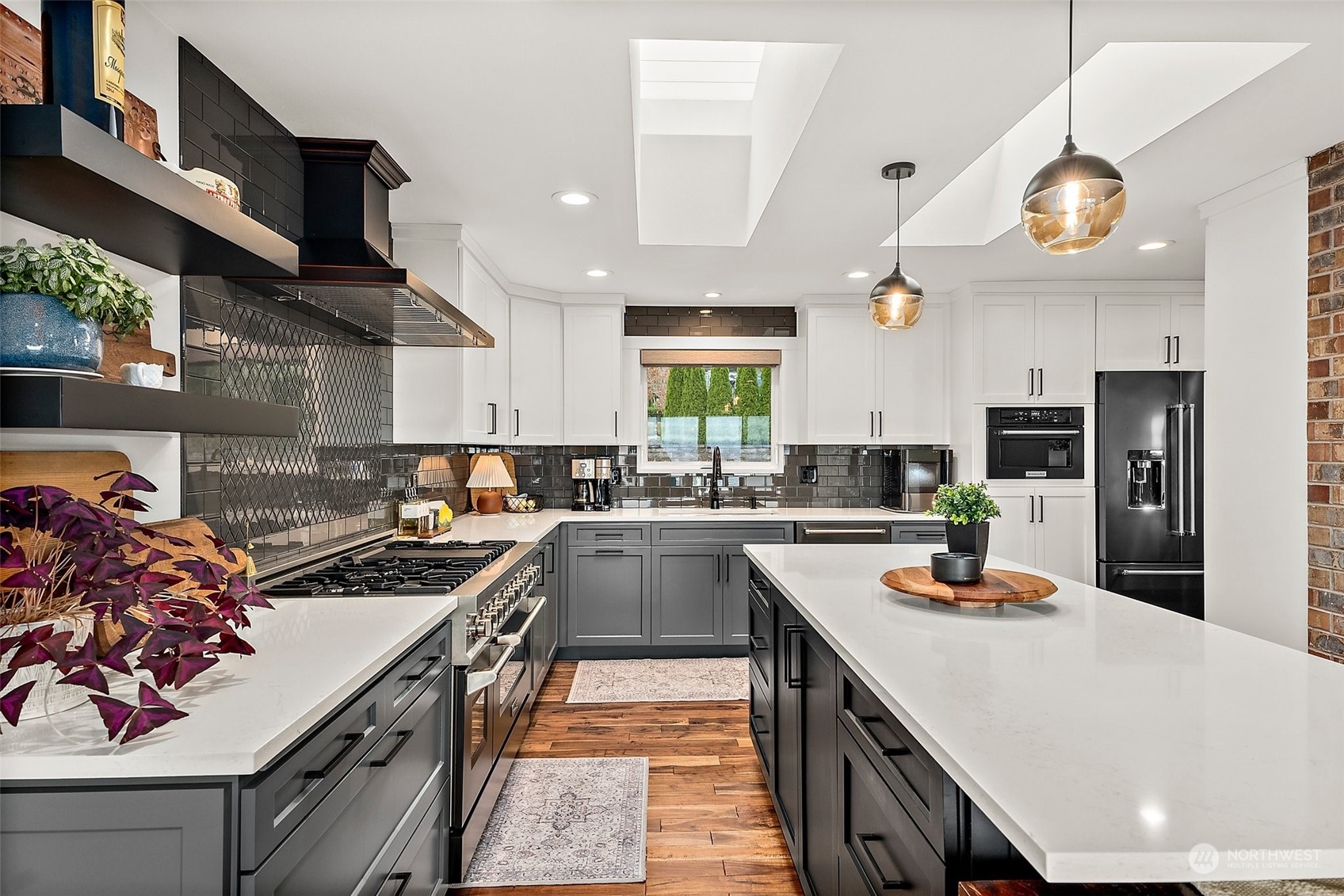 6823 Soundview Drive