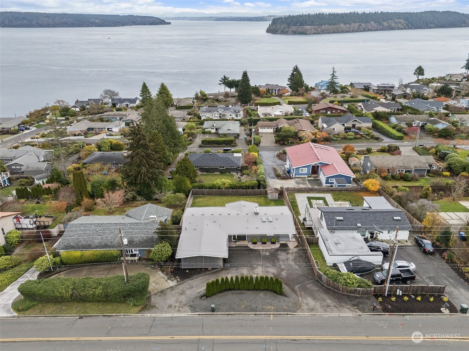 6823 Soundview Drive