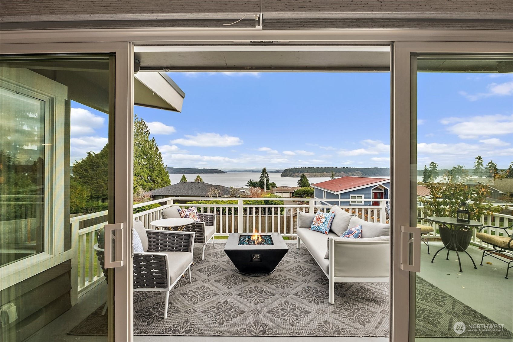 6823 Soundview Drive